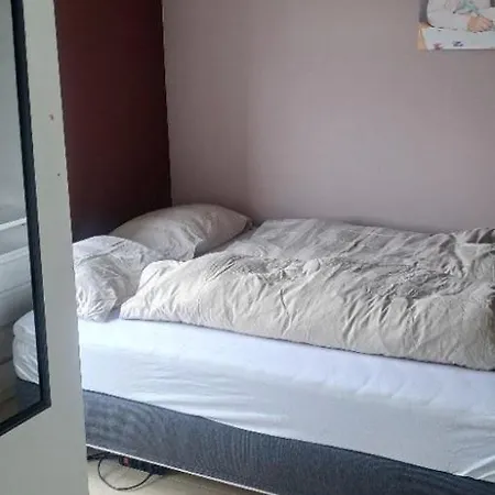 Great, Modern Townhouse In サンネス