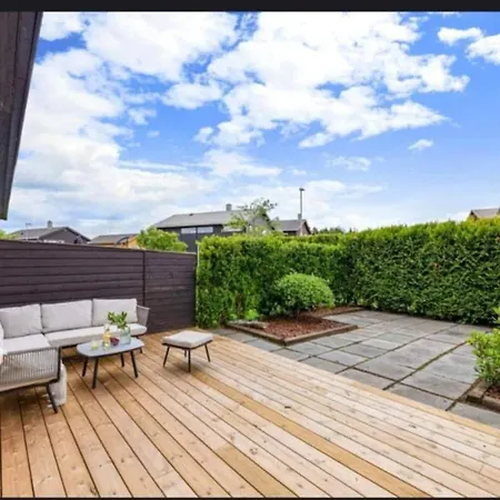 Great, Modern Townhouse In Semesterbostad